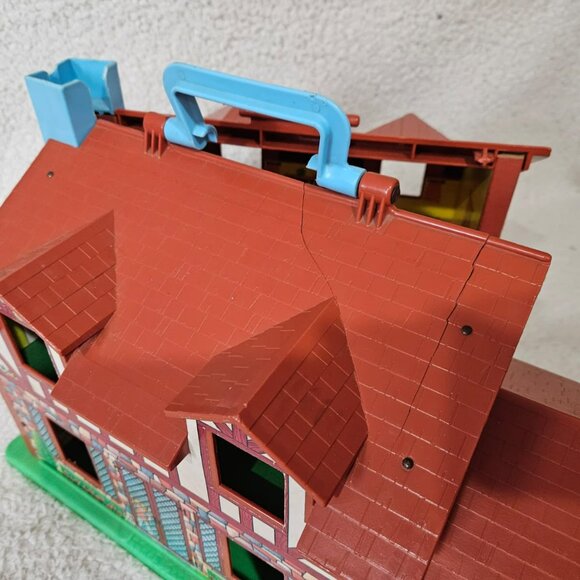Vintage Fisher-Price Little People Tudor Play Family House - Picture 4 of 5